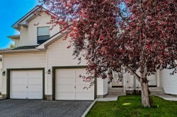 17 Sandpiper Link NW Calgary, AB T3K 4L7