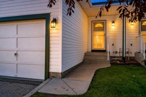 17 Sandpiper Link Nw, Calgary, AB 