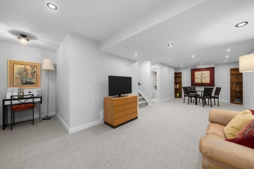 49 Sunlake Road Se, Calgary, AB 