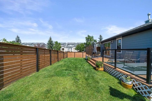 49 Sunlake Road Se, Calgary, AB 