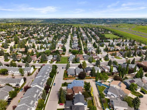 49 Sunlake Road Se, Calgary, AB 