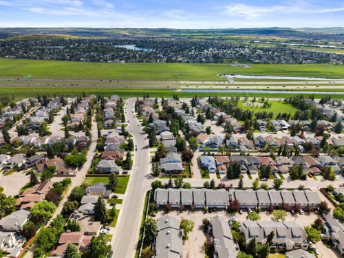 49 Sunlake Road Se, Calgary, AB 
