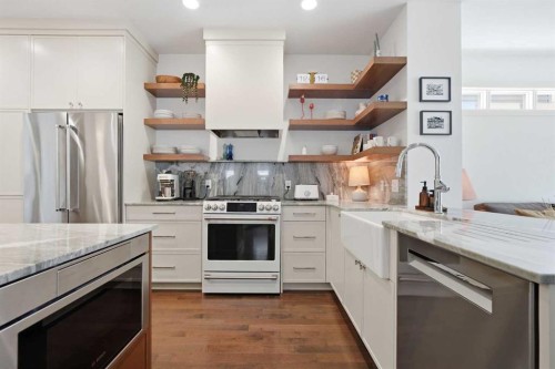 2025 45 Avenue Sw, Calgary, AB - Indoor Photo Showing Kitchen With Upgraded Kitchen