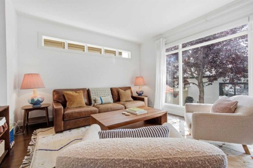 2025 45 Avenue Sw, Calgary, AB - Indoor Photo Showing Living Room