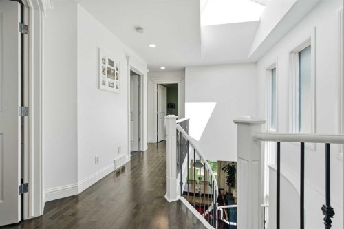 2025 45 Avenue Sw, Calgary, AB - Indoor Photo Showing Other Room