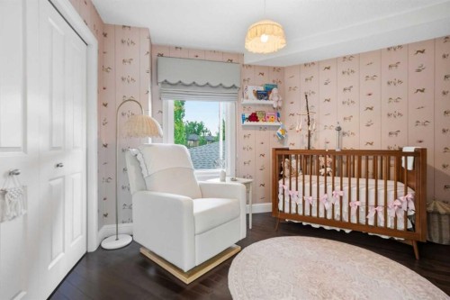 2025 45 Avenue Sw, Calgary, AB - Indoor Photo Showing Bedroom