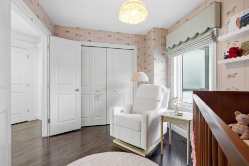 2025 45 Avenue Sw, Calgary, AB - Indoor