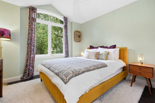 2025 45 Avenue Sw, Calgary, AB - Indoor Photo Showing Bedroom