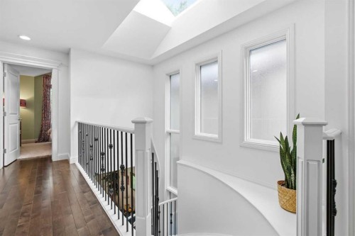 2025 45 Avenue Sw, Calgary, AB - Indoor Photo Showing Other Room