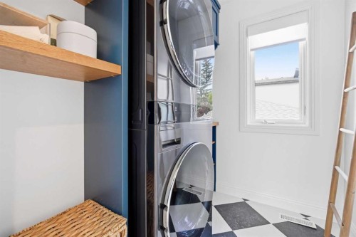 2025 45 Avenue Sw, Calgary, AB - Indoor