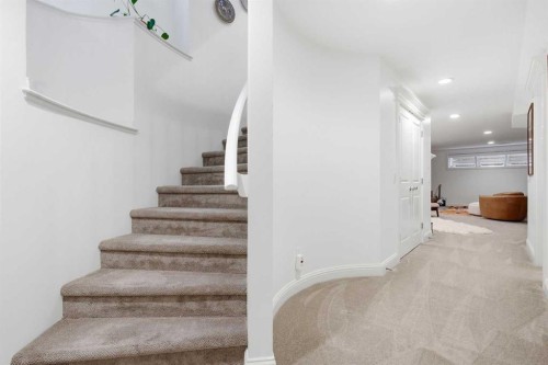 2025 45 Avenue Sw, Calgary, AB - Indoor Photo Showing Other Room