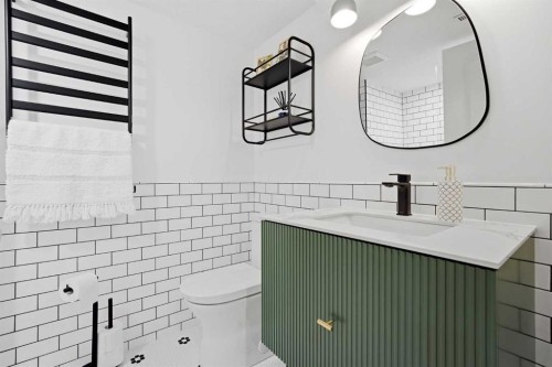2025 45 Avenue Sw, Calgary, AB - Indoor