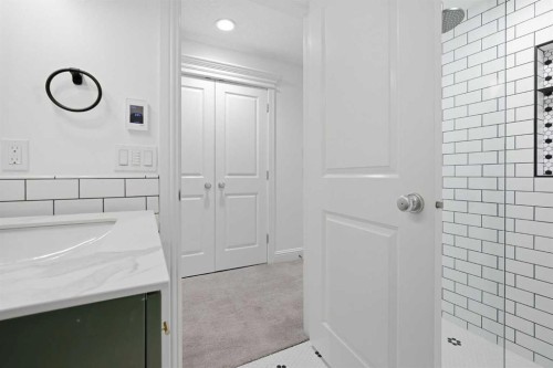2025 45 Avenue Sw, Calgary, AB - Indoor