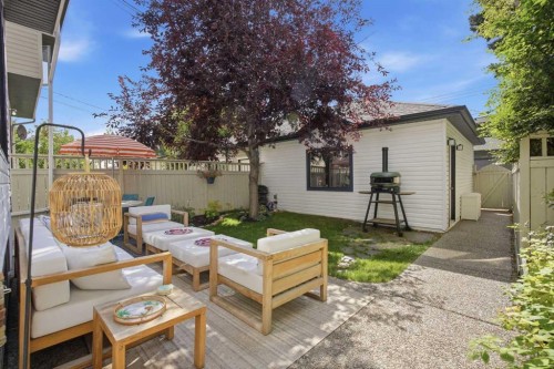 2025 45 Avenue Sw, Calgary, AB - Outdoor
