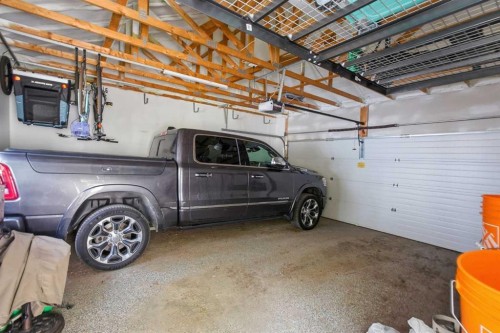 2025 45 Avenue Sw, Calgary, AB - Indoor Photo Showing Garage