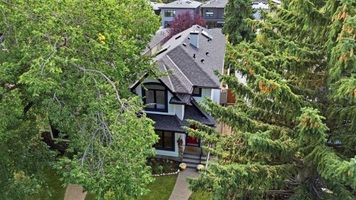 2025 45 Avenue Sw, Calgary, AB - Outdoor