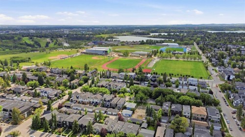 2025 45 Avenue Sw, Calgary, AB - Outdoor With View
