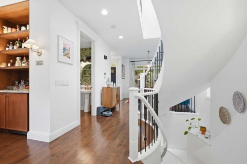 2025 45 Avenue Sw, Calgary, AB - Indoor Photo Showing Other Room