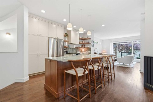 2025 45 Avenue Sw, Calgary, AB - Indoor