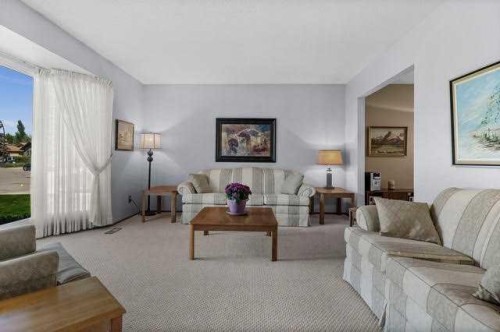 8 Deerbow Circle Se, Calgary, AB 