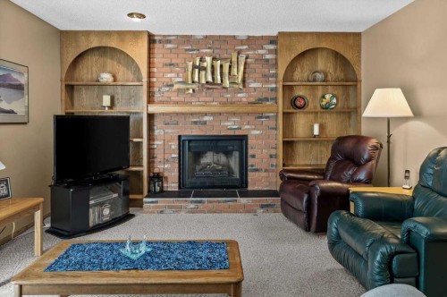 8 Deerbow Circle Se, Calgary, AB 