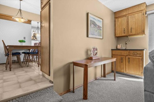 8 Deerbow Circle Se, Calgary, AB 