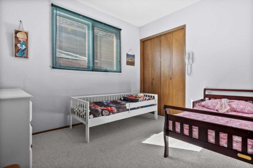 8 Deerbow Circle Se, Calgary, AB 