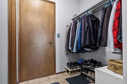 8 Deerbow Circle Se, Calgary, AB 