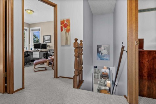 8 Deerbow Circle Se, Calgary, AB 