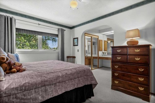 8 Deerbow Circle Se, Calgary, AB 