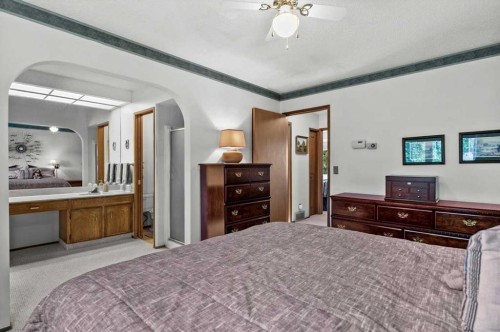 8 Deerbow Circle Se, Calgary, AB 