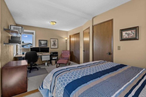 8 Deerbow Circle Se, Calgary, AB 
