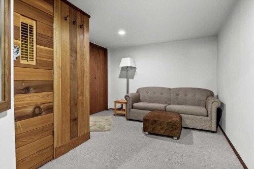 8 Deerbow Circle Se, Calgary, AB 