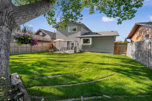 8 Deerbow Circle Se, Calgary, AB 