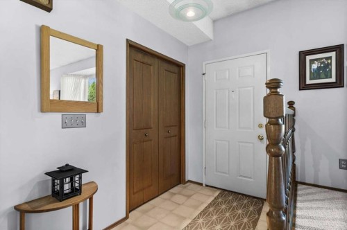 8 Deerbow Circle Se, Calgary, AB 