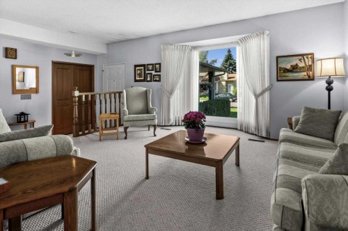 8 Deerbow Circle Se, Calgary, AB 