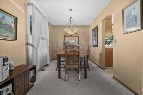 8 Deerbow Circle Se, Calgary, AB 