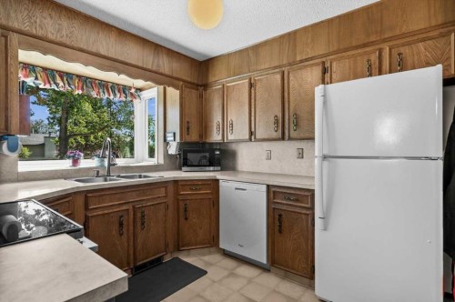 8 Deerbow Circle Se, Calgary, AB 