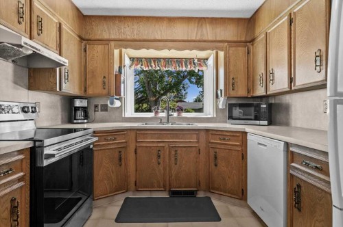 8 Deerbow Circle Se, Calgary, AB 