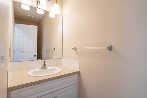 7415 26A Street Se, Calgary, AB 