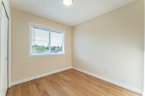 7415 26A Street Se, Calgary, AB 