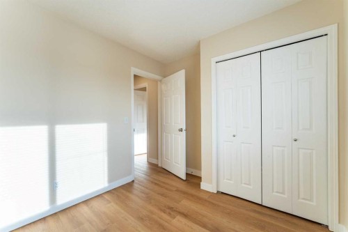 7415 26A Street Se, Calgary, AB 