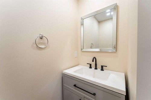7415 26A Street Se, Calgary, AB 