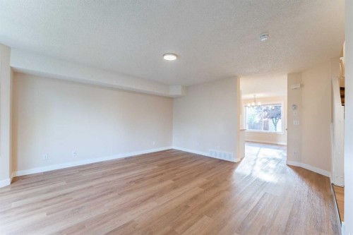 7415 26A Street Se, Calgary, AB 