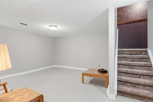 30 Bermuda Drive Nw, Calgary, AB 