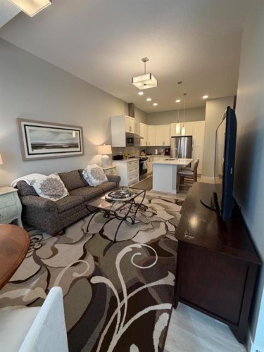 210 Crestbrook Common Sw, Calgary, AB 
