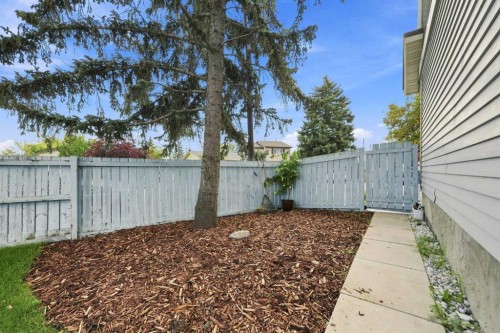27 Erin Grove Close Se, Calgary, AB 