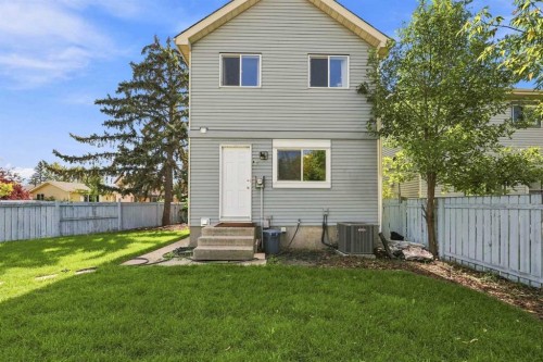 27 Erin Grove Close Se, Calgary, AB 