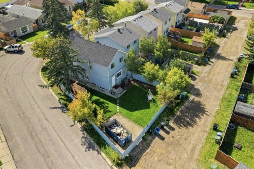 27 Erin Grove Close Se, Calgary, AB 