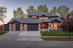 44 Canterbury Drive SW Calgary, AB T2W 3S8